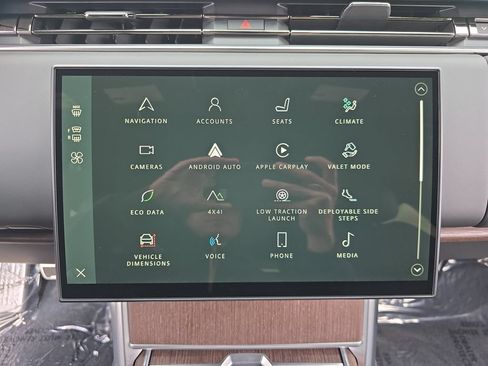 Certified 2025 Land Rover Range Rover SE AWD/4WD image 22