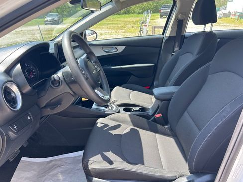 Used 2024 Kia Forte LXS image 8