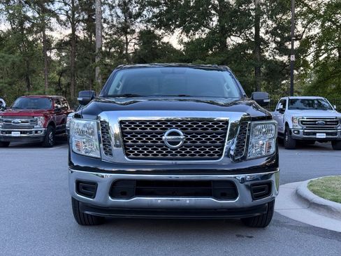 Used 2017 Nissan Titan SV RWD image 2