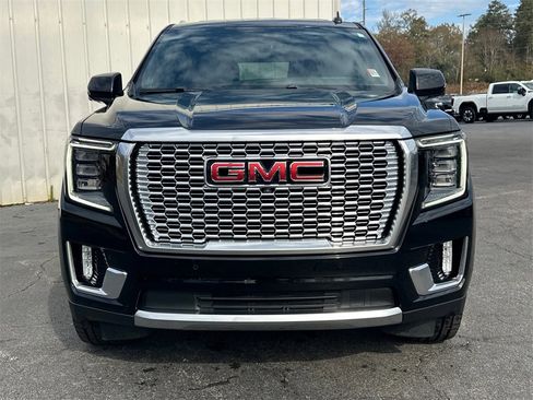 Used 2021 GMC Yukon XL Denali w/ Denali Premium Package image 3