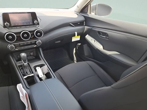 Certified 2025 Nissan Sentra S FWD image 29