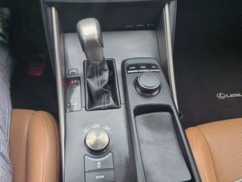 Used 2016 Lexus IS 200t RWD image 10