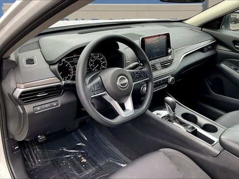 Used 2025 Nissan Altima 2.5 SV FWD image 19