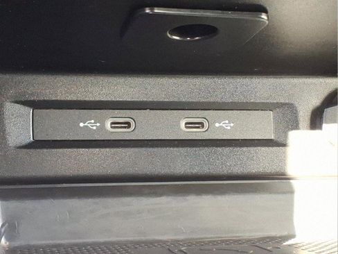 Certified 2024 Volkswagen Tiguan SE image 17