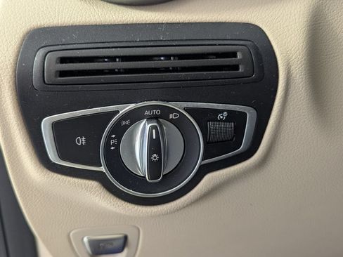 Used 2021 Mercedes-Benz GLC 300 4MATIC image 12