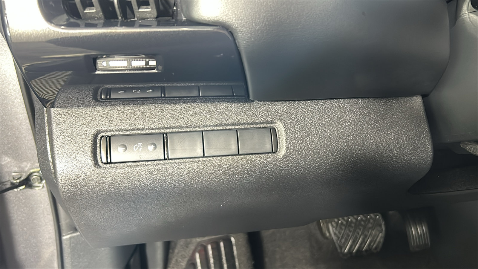 Used 2023 Nissan Pathfinder S AWD/4WD image 24