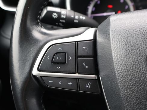 Used 2022 Toyota Highlander XSE FWD image 17