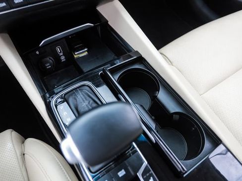 Used 2018 Kia Cadenza Technology FWD image 37