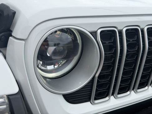 Used 2025 Jeep Wrangler Unlimited Sahara w/ Safety Group AWD/4WD image 13