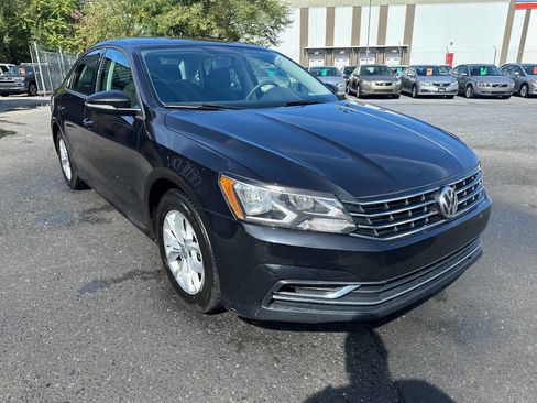 Used 2018 Volkswagen Passat 2.0T S image 3