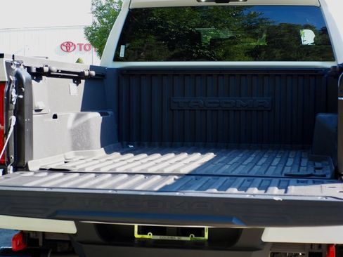 Used 2024 Toyota Tacoma TRD Off-Road AWD/4WD image 55