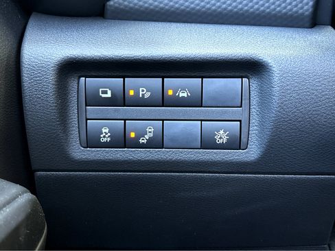 Used 2025 Nissan Kicks Play S image 12