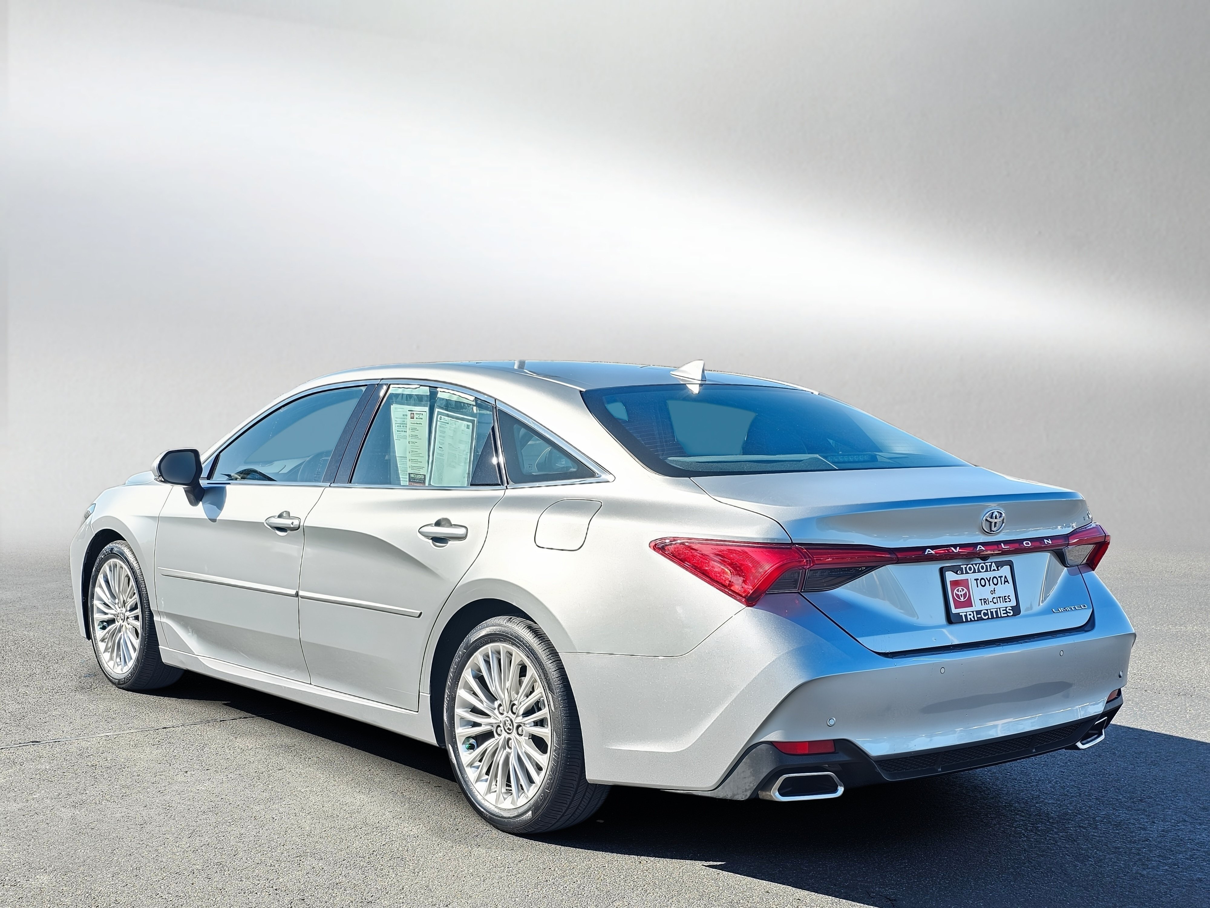 Certified 2021 Toyota Avalon Limited w/ Advanced Safety Package FWD image 3