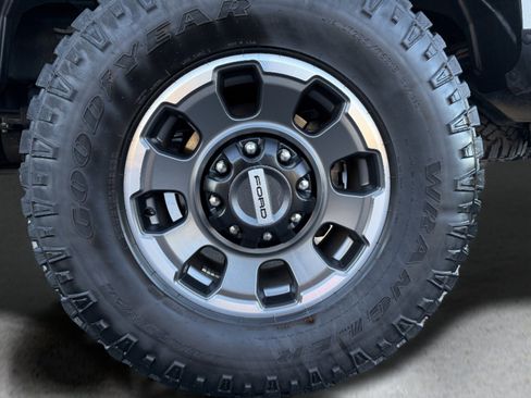 Used 2024 Ford F350 Platinum w/ Tremor Off-Road Package AWD/4WD image 5
