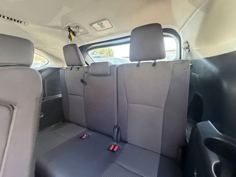 Used 2025 Toyota Highlander LE FWD image 30