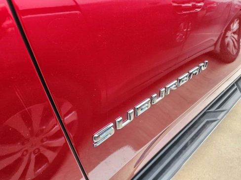 Used 2025 Chevrolet Suburban Premier image 9