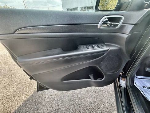 Used 2018 Jeep Grand Cherokee Laredo image 20