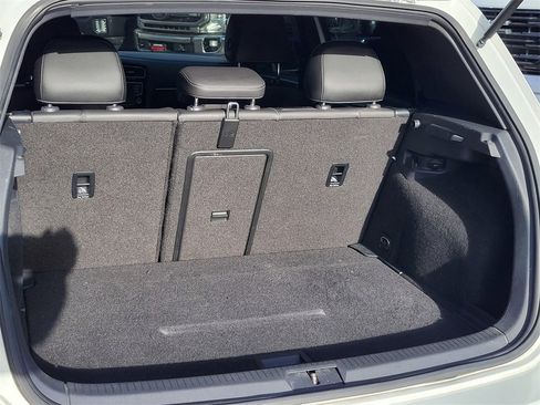 Used 2017 Volkswagen Golf R 4-Door image 20