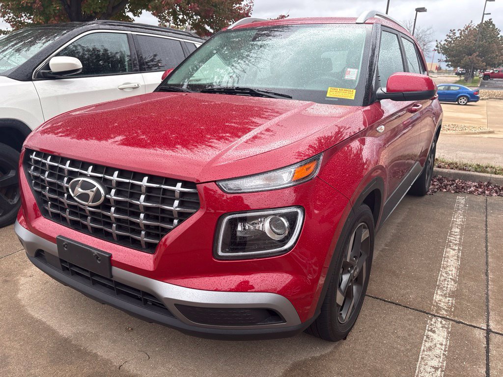 Used 2022 Hyundai Venue Limited w/ Cargo Package FWD image 1