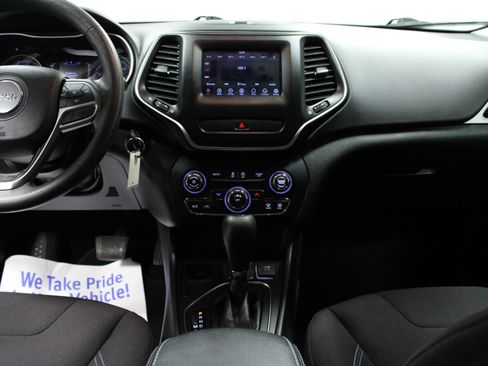 Used 2019 Jeep Cherokee Latitude w/ Popular Appearance Group image 18