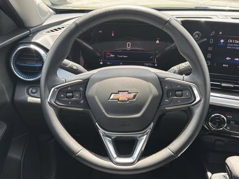 Used 2024 Chevrolet Trax LT w/ LT Convenience Package FWD image 23