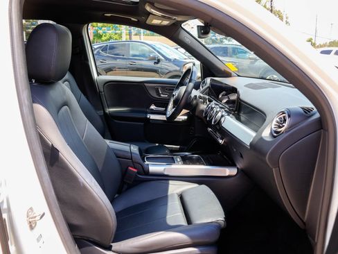 Used 2025 Mercedes-Benz GLB 250 4MATIC image 8