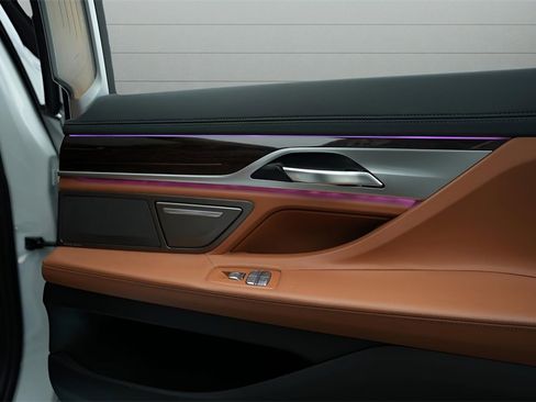 Used 2022 BMW 745e xDrive w/ M Sport Package image 36