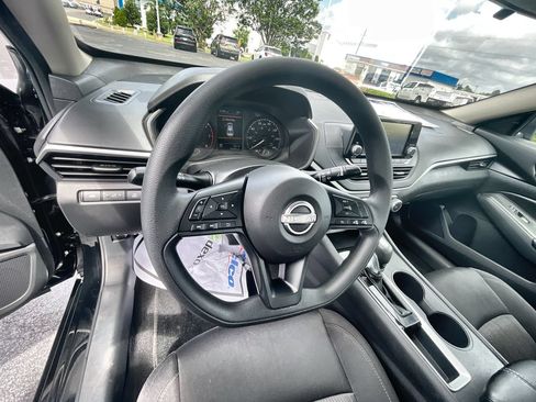 Used 2024 Nissan Altima 2.5 S FWD image 10
