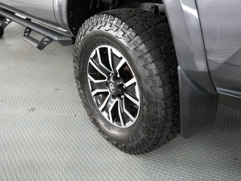 Used 2022 Toyota Tacoma TRD Sport w/ Technology Package image 57