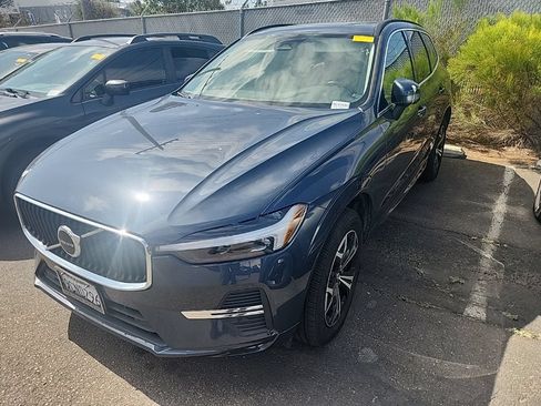 Used 2022 Volvo XC60 B5 Momentum w/ Climate Package FWD image 4