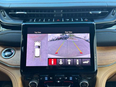 Certified 2025 Jeep Grand Cherokee Summit AWD/4WD image 18