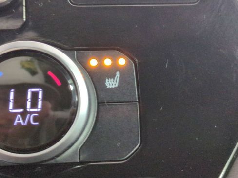 Used 2021 Toyota Highlander XLE FWD image 29