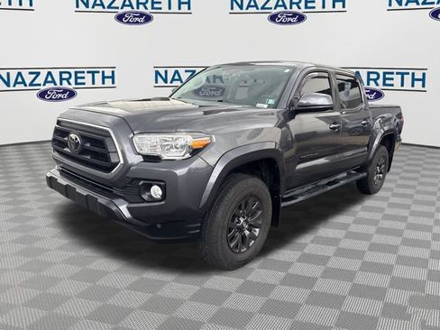 Used 2020 Toyota Tacoma SR5 AWD/4WD image 3