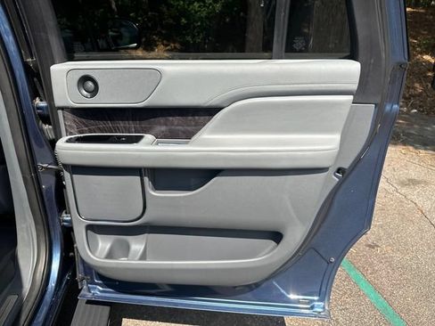 Used 2019 Lincoln Navigator L Reserve AWD/4WD image 18