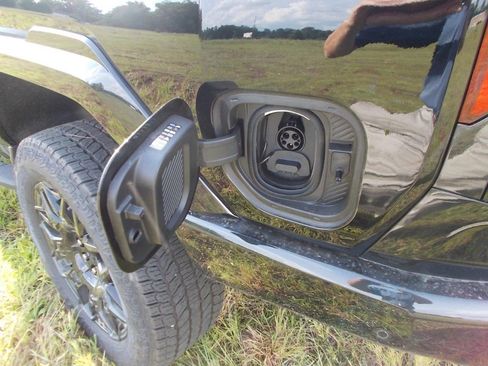 New 2025 GMC Hummer EV 2X image 11