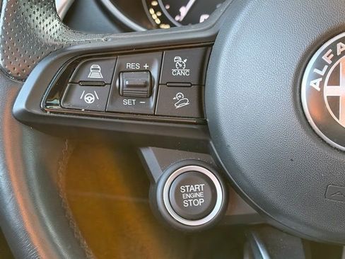 Used 2022 Alfa Romeo Stelvio Veloce image 25