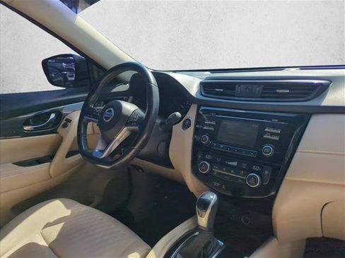Used 2017 Nissan Rogue SV FWD image 24