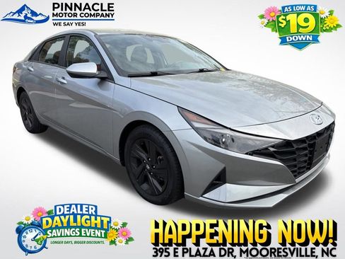 Used 2022 Hyundai Elantra SEL w/ Convenience Package image 1