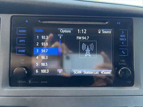 Used 2016 Toyota Sienna SE FWD image 12