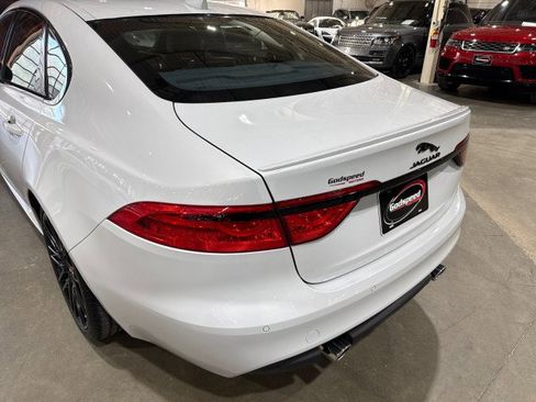 Used 2016 Jaguar XF R-Sport image 41