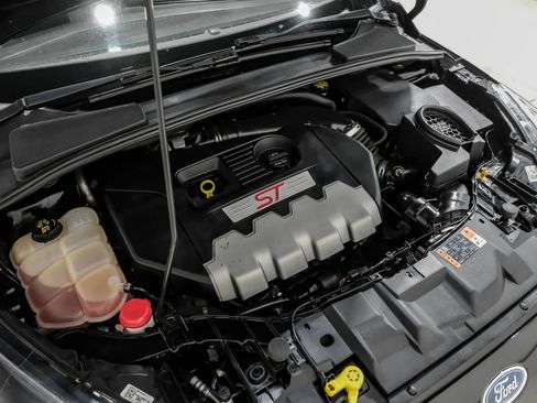 Used 2017 Ford Focus ST FWD image 46