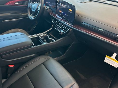 New 2026 Chevrolet Traverse Z71 w/ Enhanced Driving Package AWD/4WD image 17