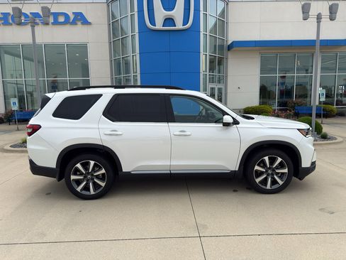 Used 2025 Honda Pilot Elite image 4