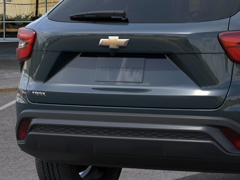 New 2026 Chevrolet Trax LS w/ LS Convenience Package FWD image 15