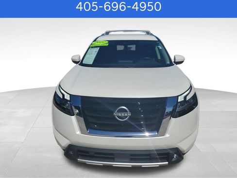 Used 2022 Nissan Pathfinder SL image 2