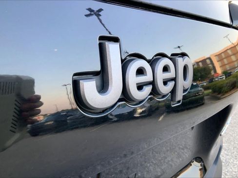 Used 2019 Jeep Cherokee Trailhawk AWD/4WD image 29