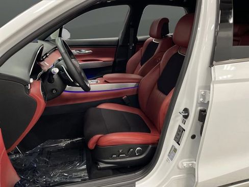 Used 2025 Genesis GV70 3.5T Sport image 4