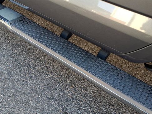 Used 2017 Nissan Titan SL image 14