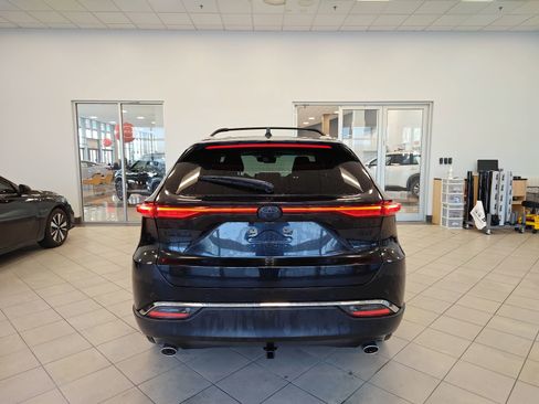 Used 2024 Toyota Venza XLE image 4