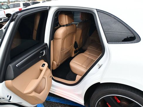 Used 2017 Porsche Macan GTS AWD/4WD image 14